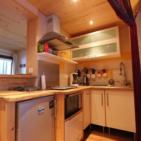 Apartment Joli Cosy A Champagny, Proche Centre, Terrasse, 4 Pers., Acces Rapide Commerces/telecabine - Fr-1-464-196